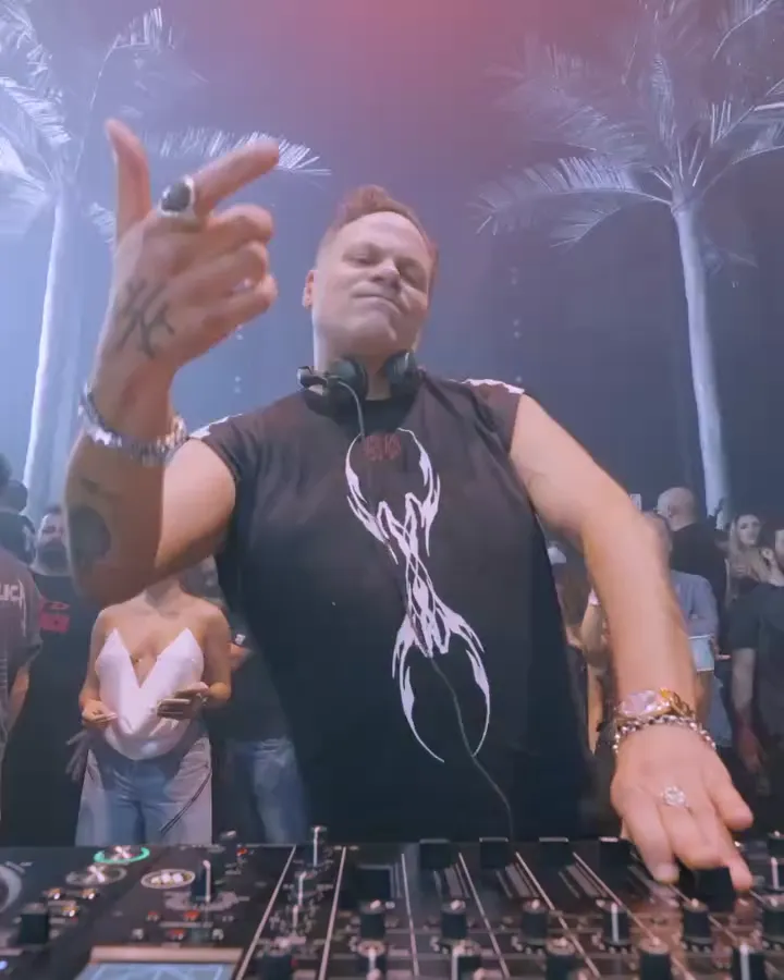 MRAK showcasing CAPITALIST